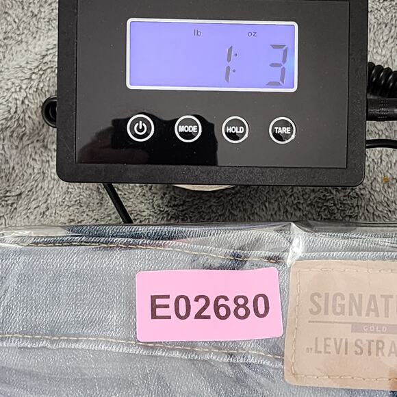 Signature Levi Strauss Jeans Womens 18 Blue Mid Rise Straight Leg Stretch Denim - Picture 14 of 14